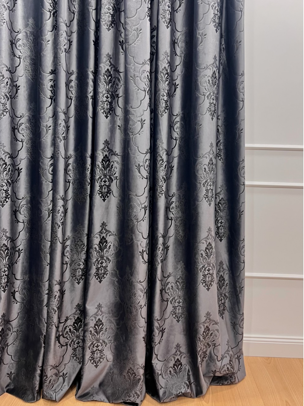 Naktinių užuolaidų audinys, barchatas FRENCH VELVET Madlena 1